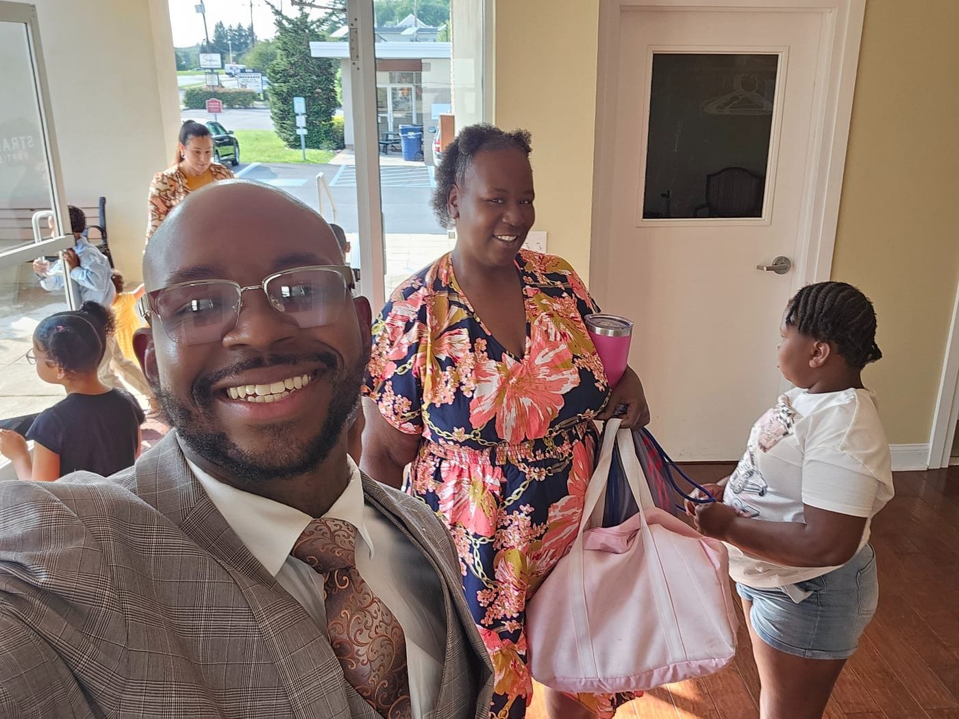 People arriving at Trenton Baptist Church